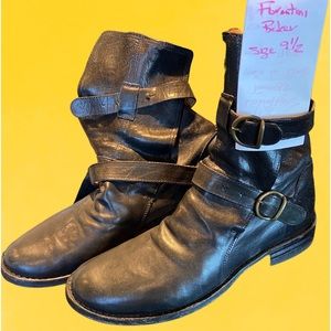 Black Fiorentini and Baker mens leather ankle Eternity buckle boots, size 9.5